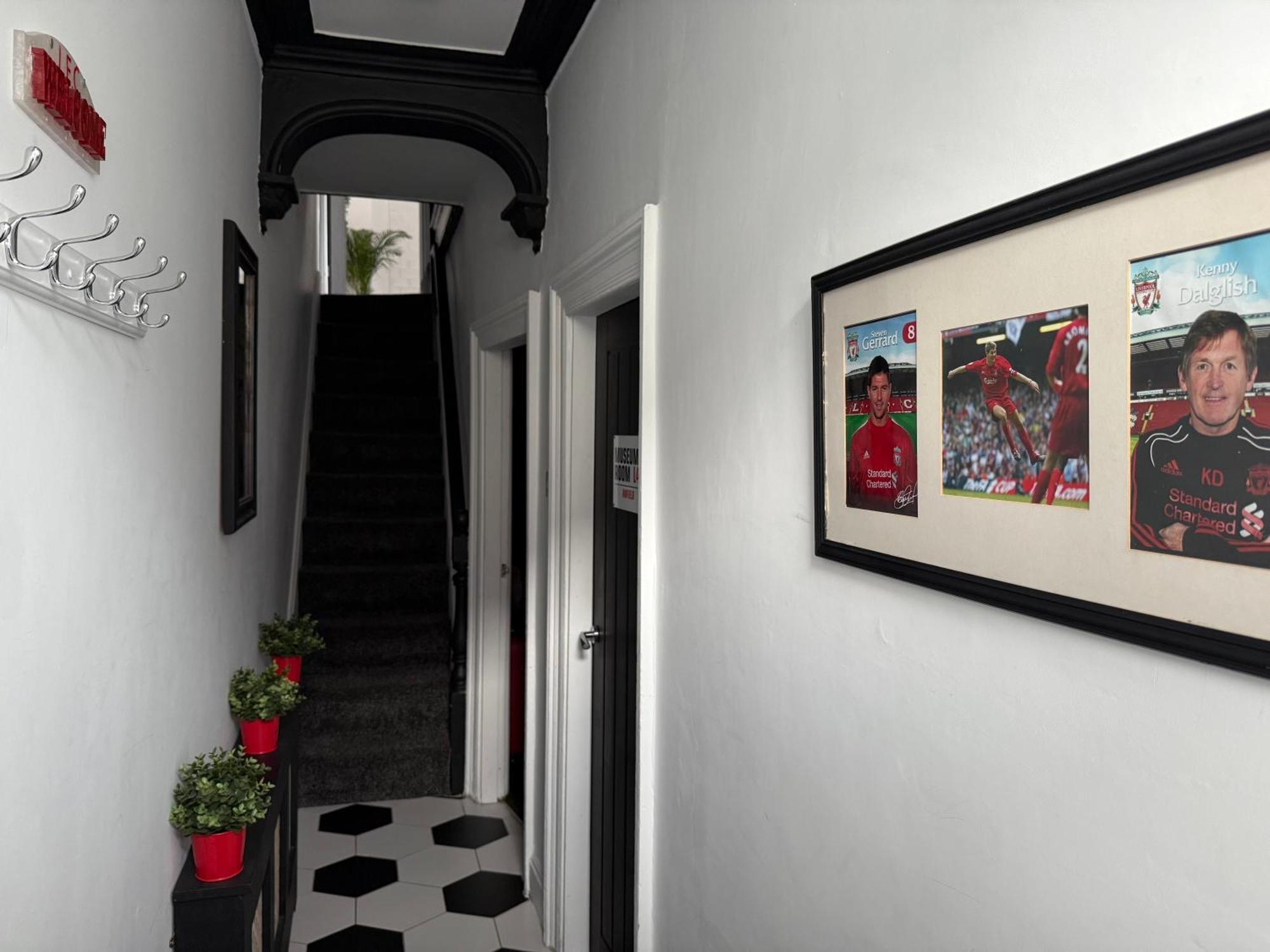Anfield Abode - Entire Lfc Themed House Villa ลิเวอร์พูล ภายนอก รูปภาพ